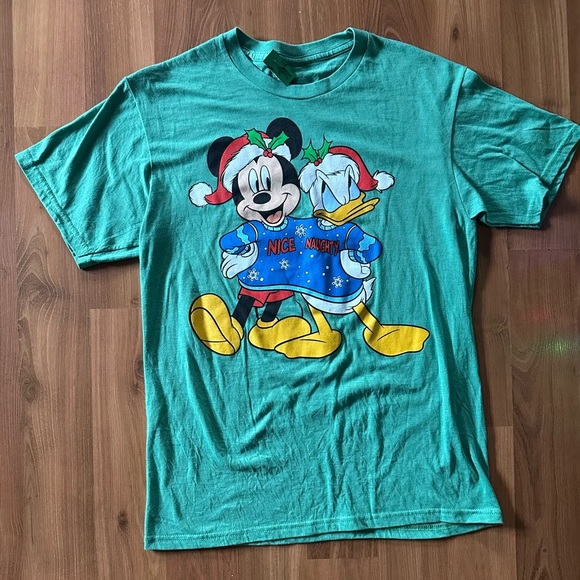 NWT Disney Mickey & Donald Duck Christmas ๐ T-Shirt size medium - Picture 1 of 6